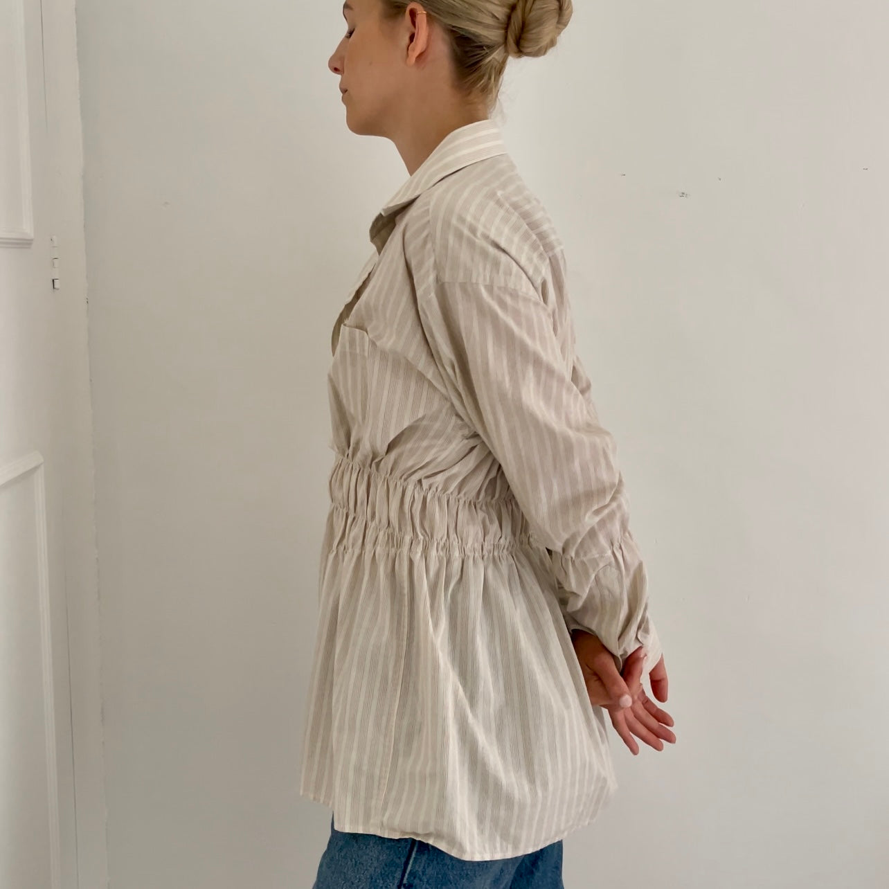 BEIGE STRIPE ELASTIC SHIRT