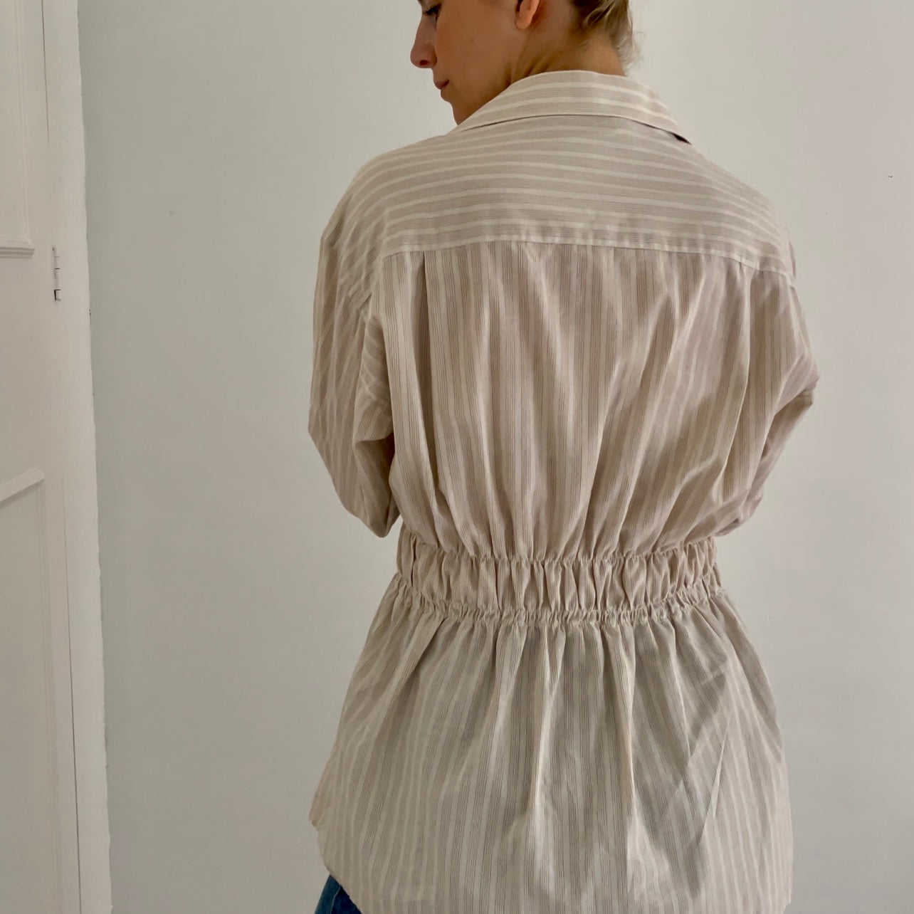 BEIGE STRIPE ELASTIC SHIRT